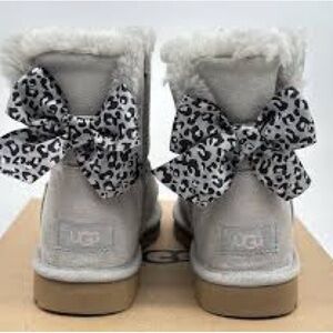 UGG Mini Bailey Leopard Bow Gray Boots Size 9